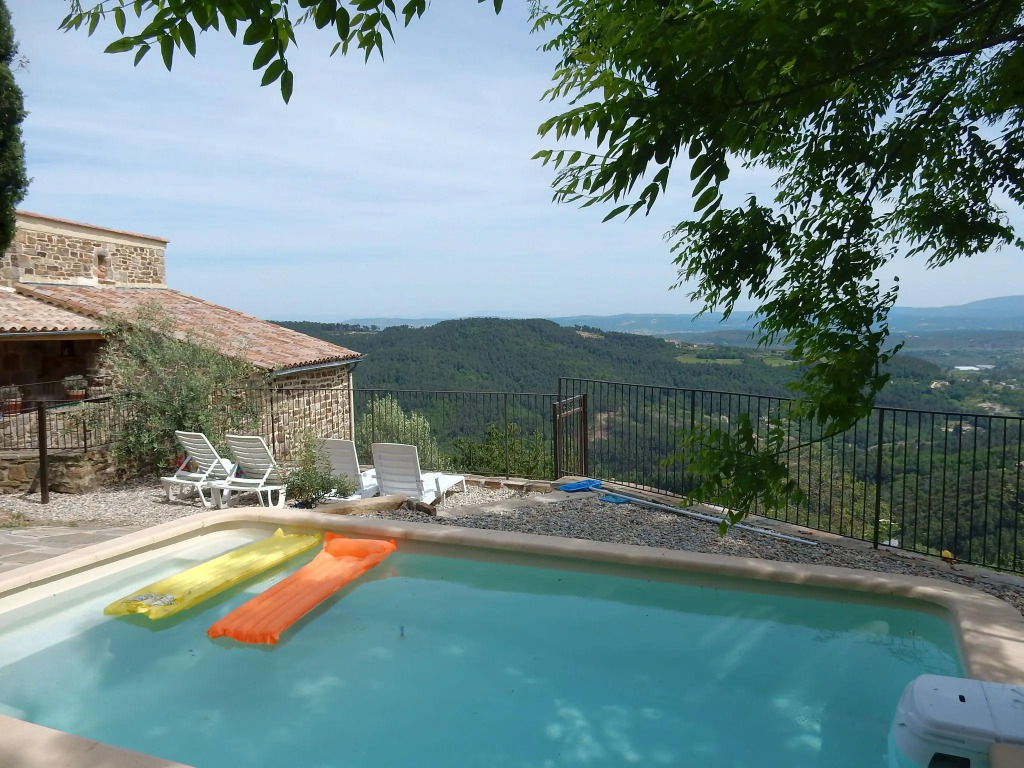 Beautiful house made of natural stone, with swimming pool and very nice view