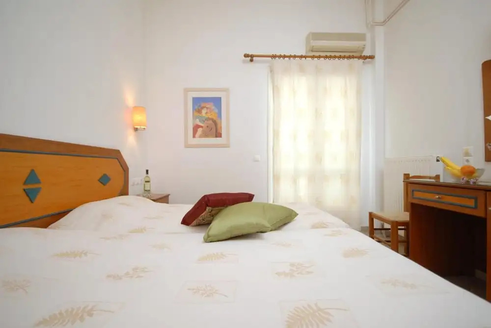 Barbouni Hotel & Studios