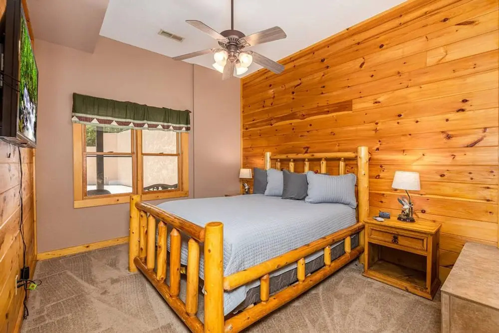 Secluded 3BR Cabin w Hot Tub Dog Friendly Sleeps12