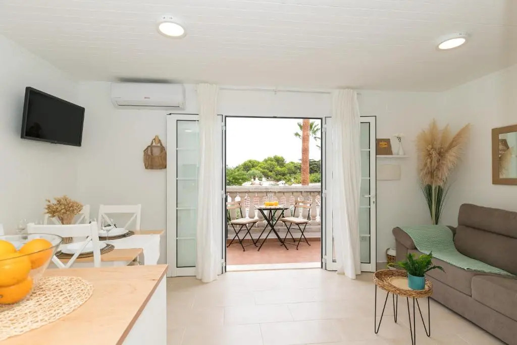 Moderno apartamento en Calan Bosch- C10