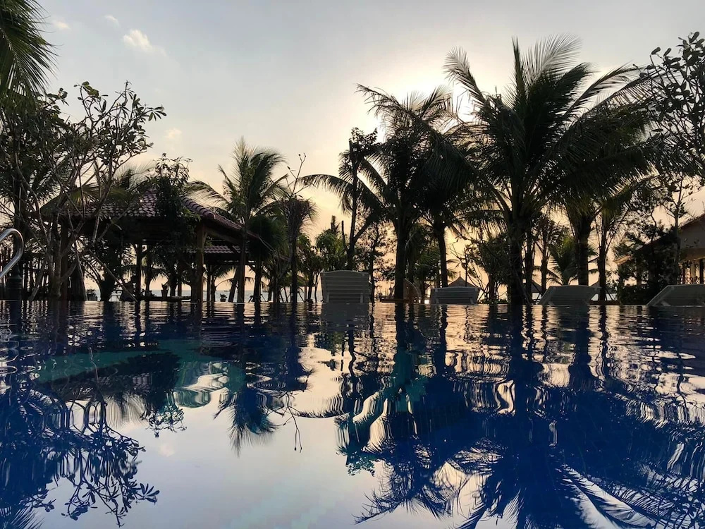 Naomi Resort
