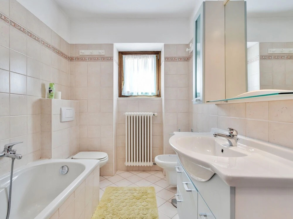 Spacious Apartment near Lake in Dongo