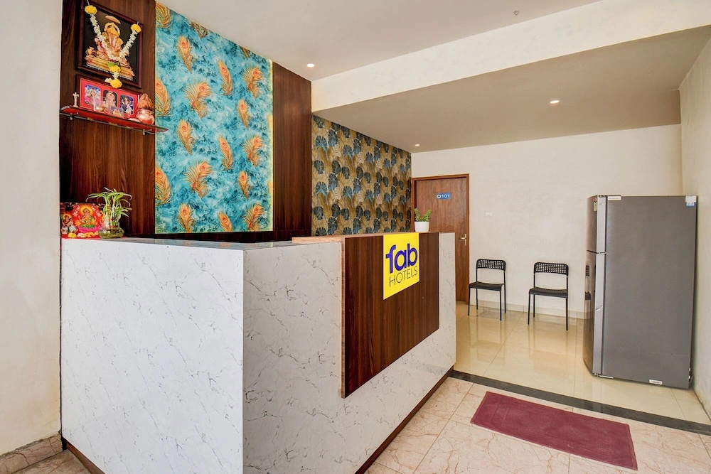 Fabhotel Relax Inn Executive
