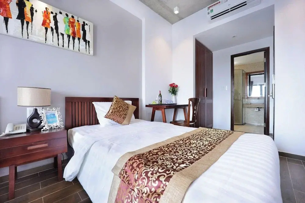 The Shine Hotel & Apartment