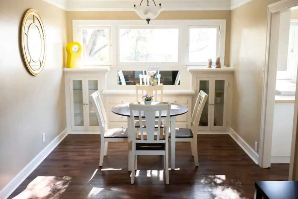 QUAINT UPDATED 2-BEDROOM HOUSE IN GLENDALE  (p2)