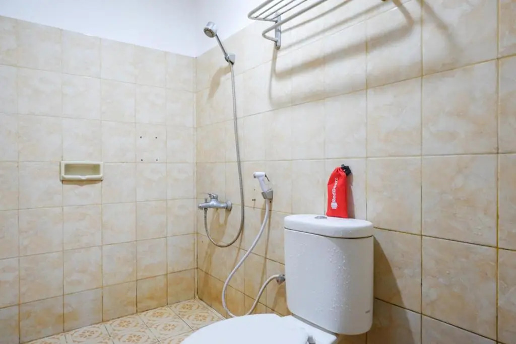 RedDoorz Plus near Haluoleo University