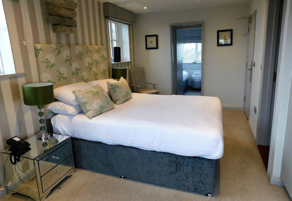 The Crescent Turner Hotel