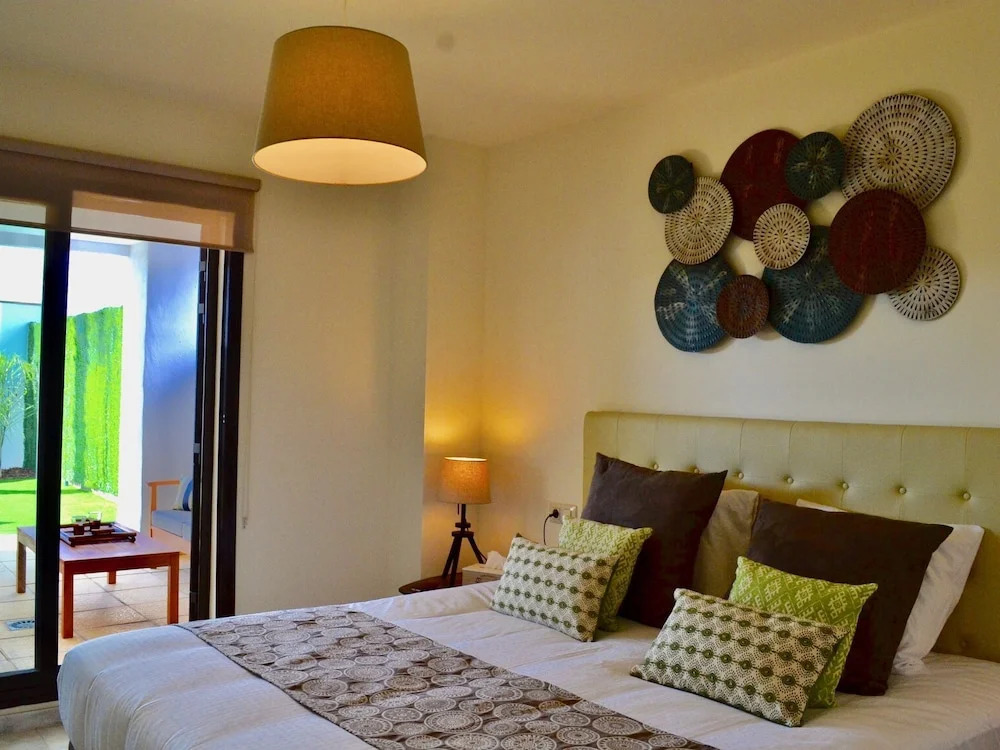 Luxury Apartment Surrounded by Several Golf Courses near Sea