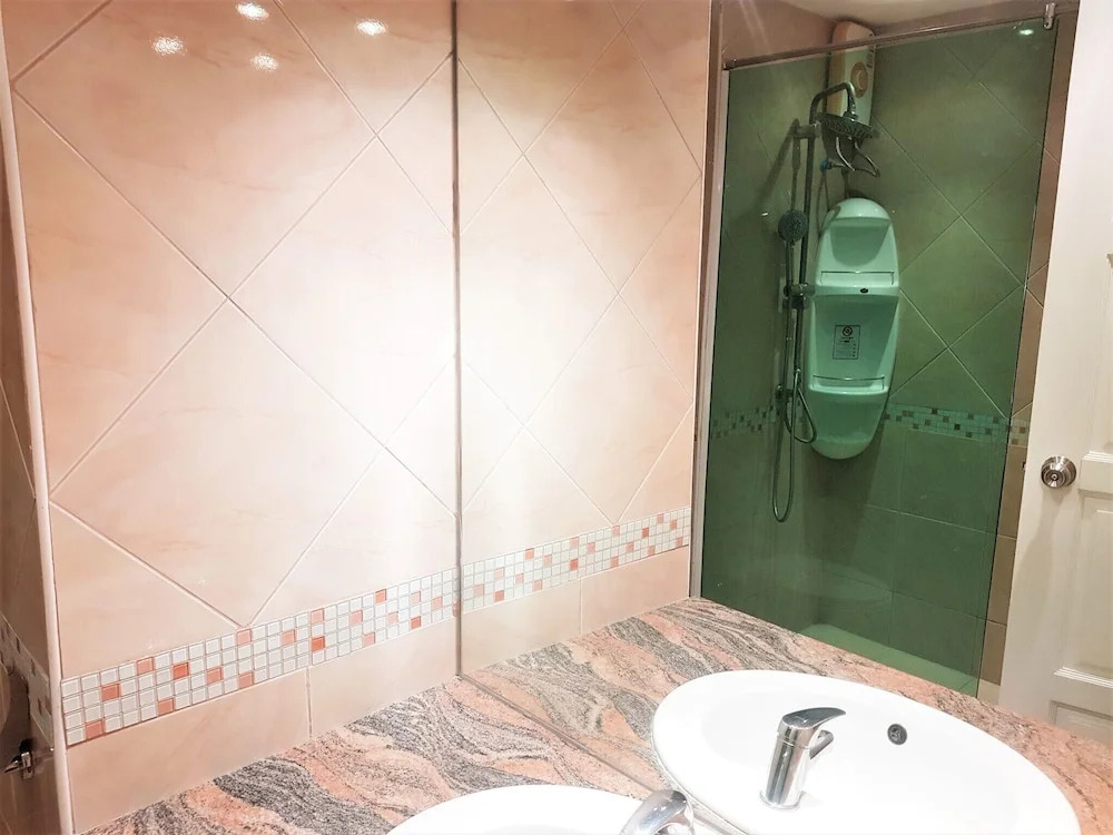 Jomtien beach condominium close to beach on great transport route Pattaya