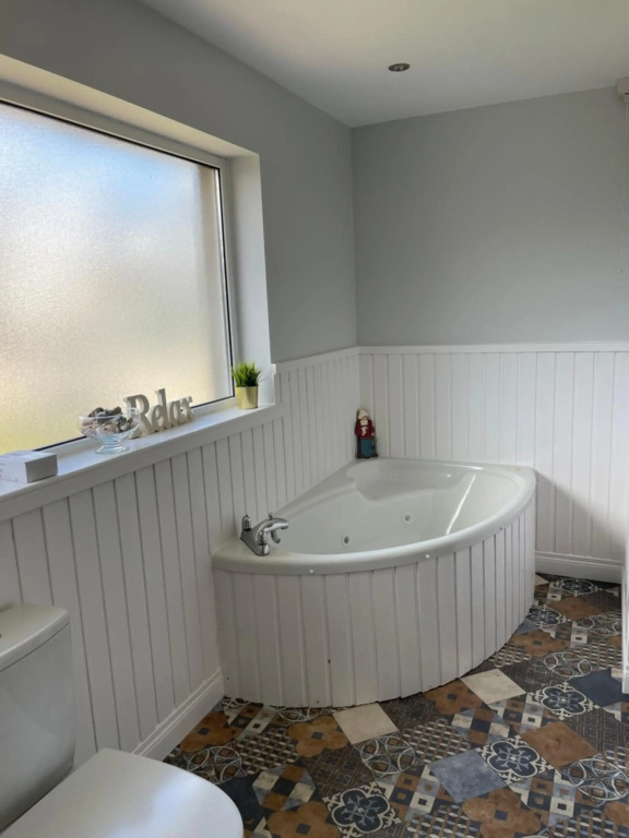 Causeway View Portrush - large 4 bedroom seafront house