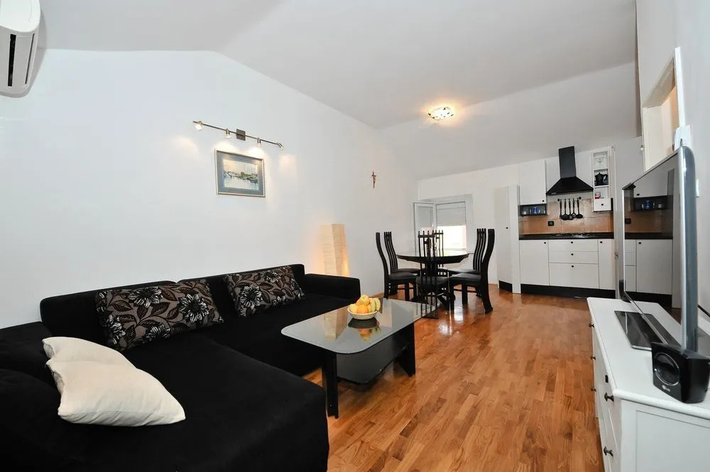Feel Center Apartments.
