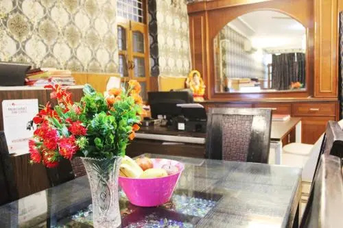 Hotel Delhi Marine Club C6