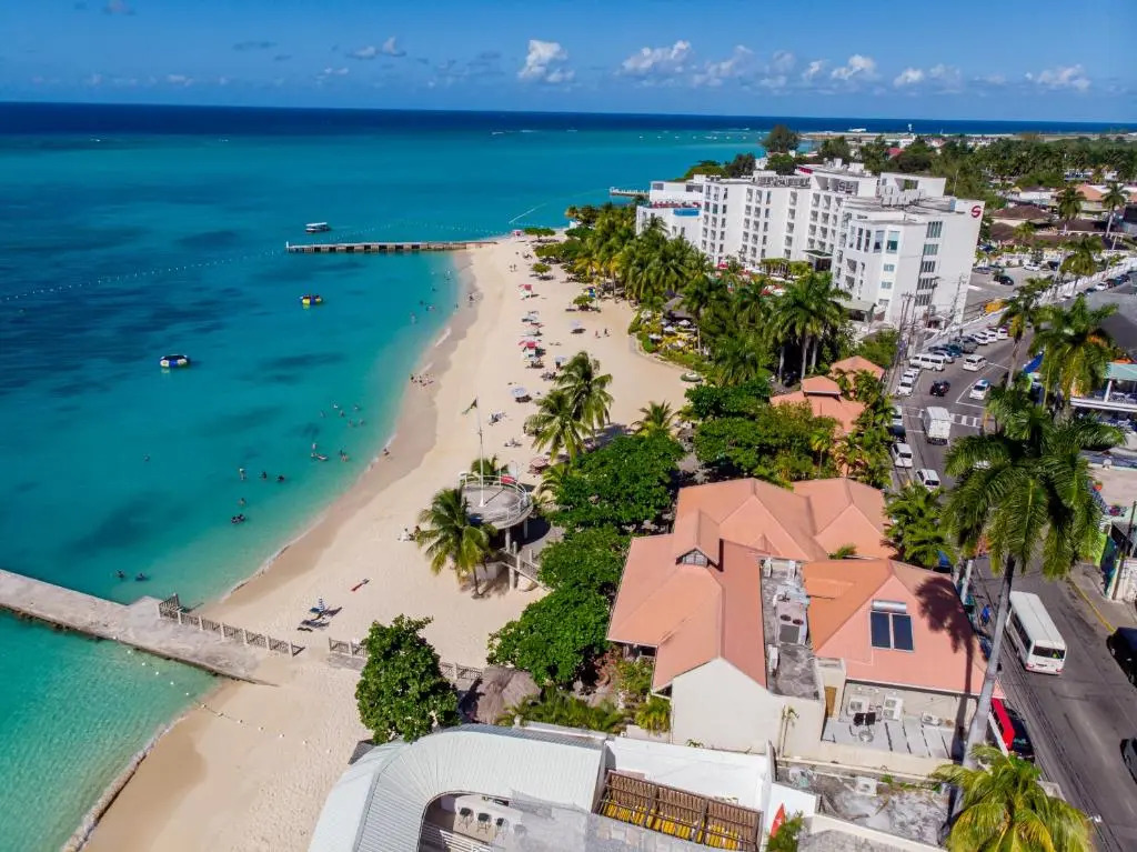Welcome to stunning Ocean Views at Studio 503