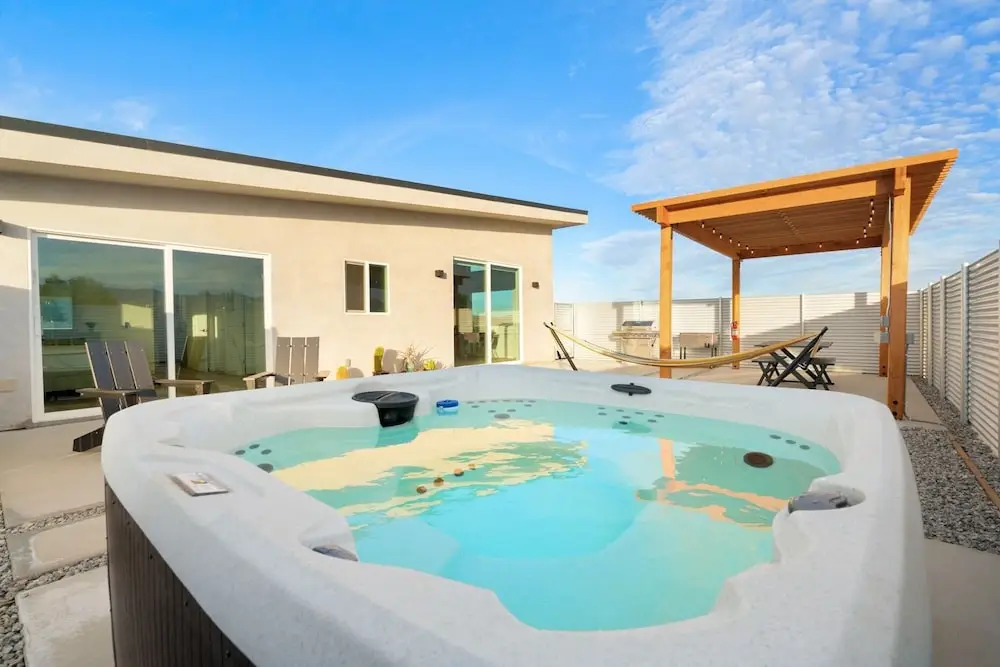Sun Oro Joshua Tree - Hot Tub, Bbq, Fire Pit & Gameroom 2 Bedroom Home by RedAwning