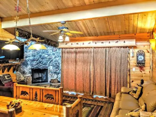 Three-Bedroom Specialty Townhouse Unit #36 by Snow Summit Townhouses
