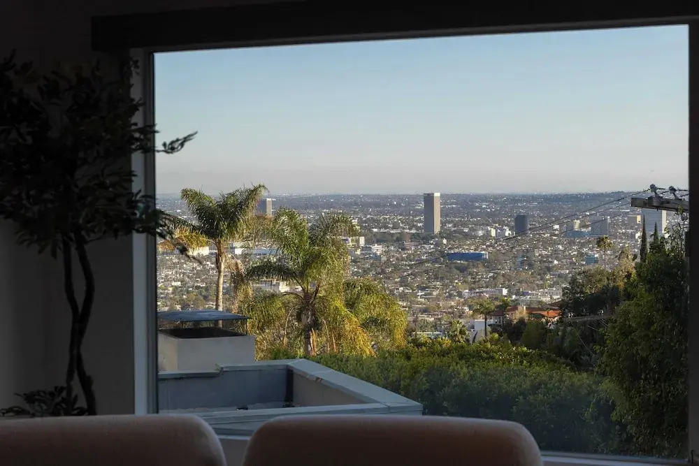 Luxury Hollywood Hills Home With Pool, Outdoor Dining & Iconic Views Skyline Chalet