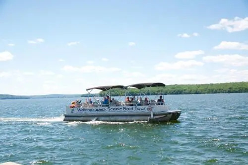 East Shore Lodging