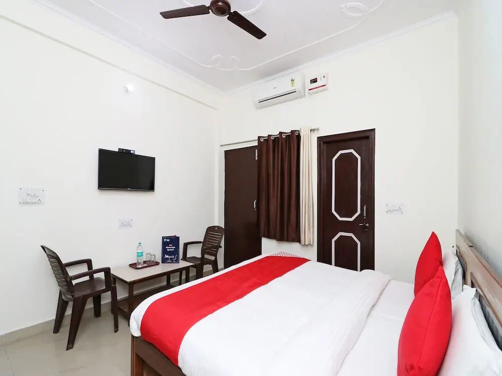 OYO 6064 Home Stay Siddhi Palace