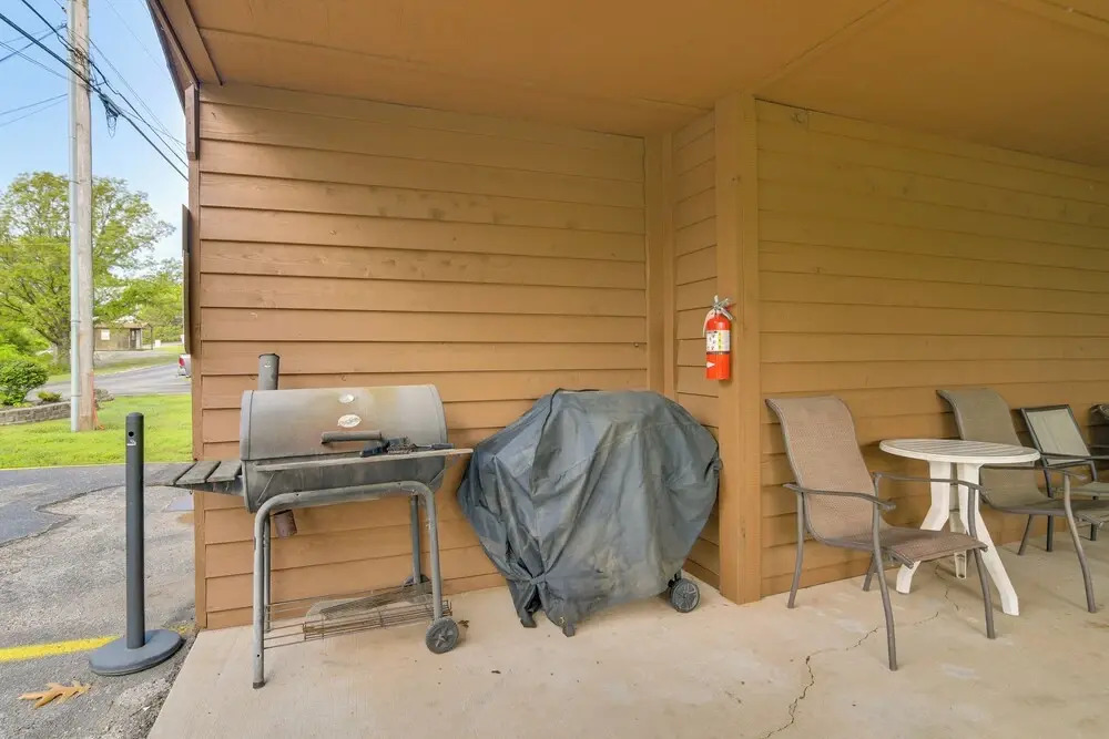 Cozy Branson Townhome 1 Mi to Silver Dollar City!