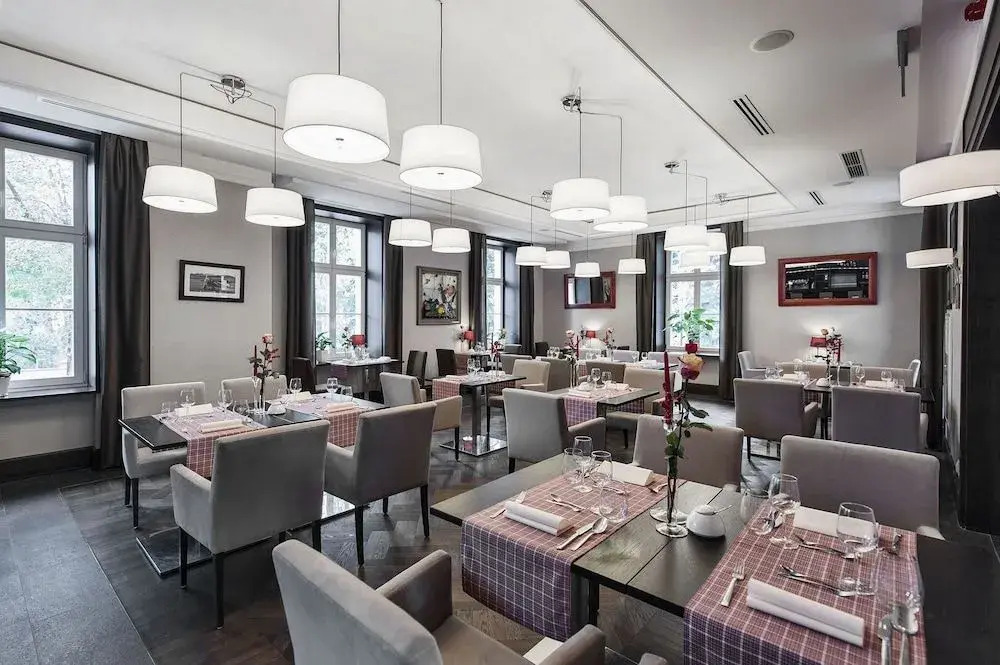 Red Baron Hotel & Restaurant