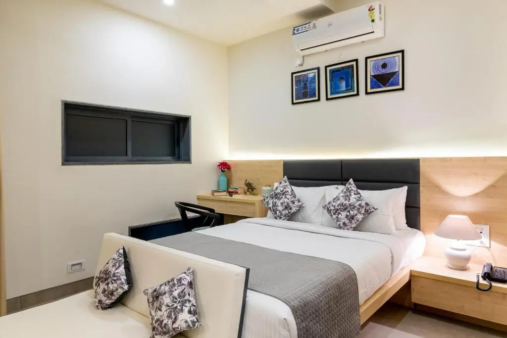 Iris Suites