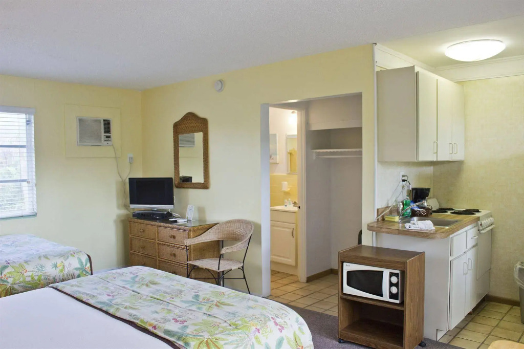 Seaspray Surf Lodge