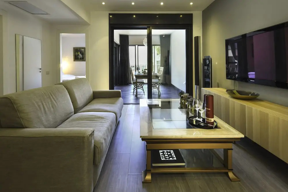 Luxury Levontin apt near Rothschild