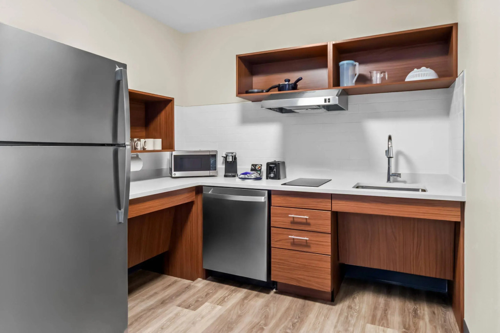 Everhome Suites San Antonio Lackland near SeaWorld by Choice Hotels