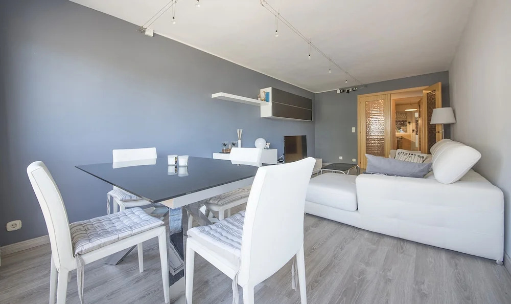 Ampolla Apartment TVL 18