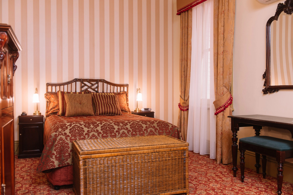 Hadleys Orient Hotel
