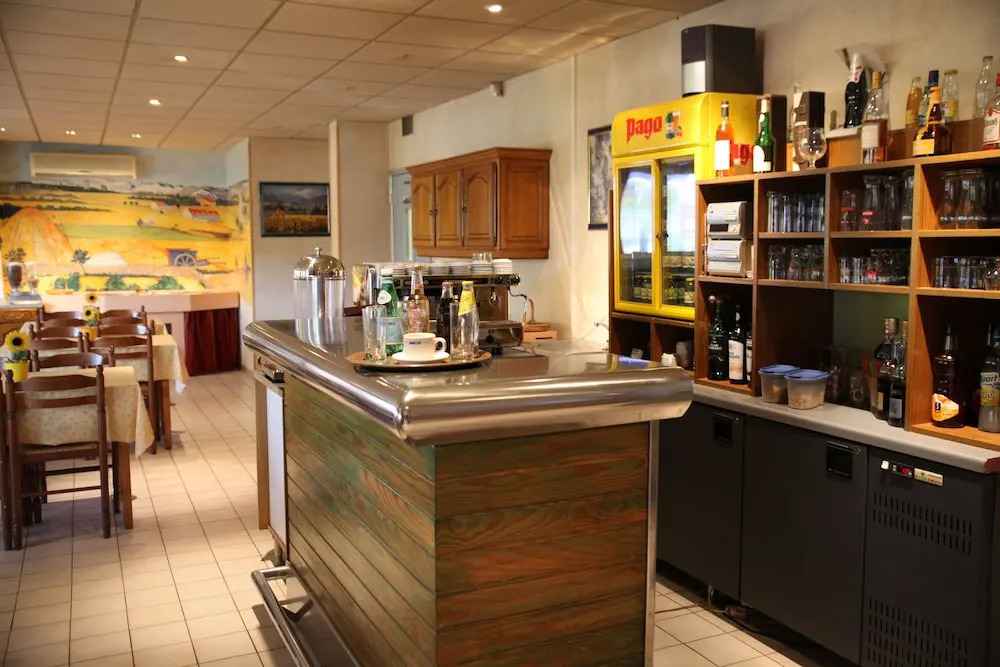 Crau Hotel