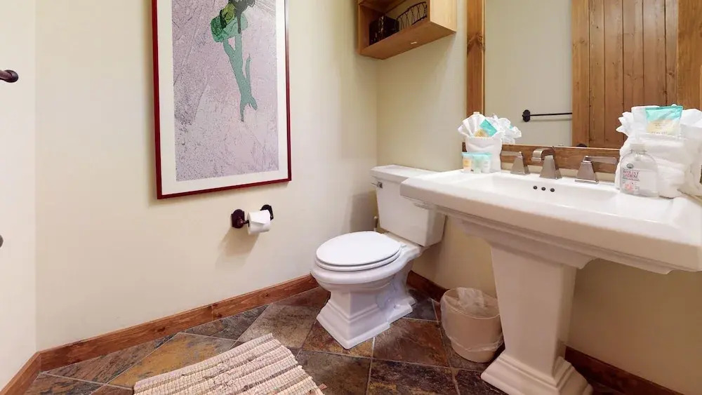 Snowcreek VI The Lodges 1130 Pet-Friendly, Beautiful and Spacious, Garage and Washer Dryer by RedAwning