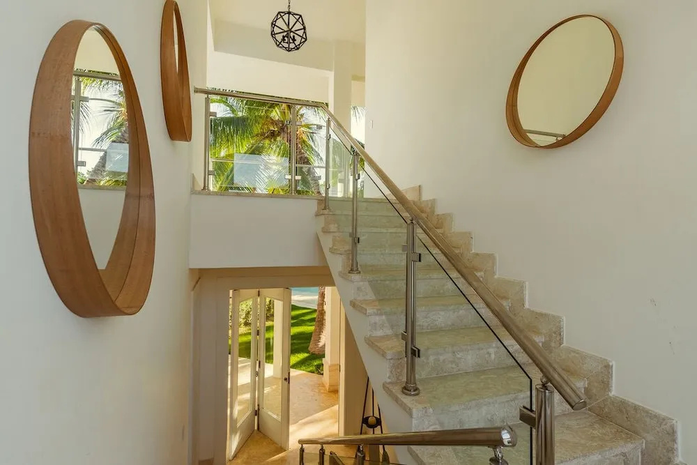 8 BDR Villa Walking Distance From Private Beach With Service Staff