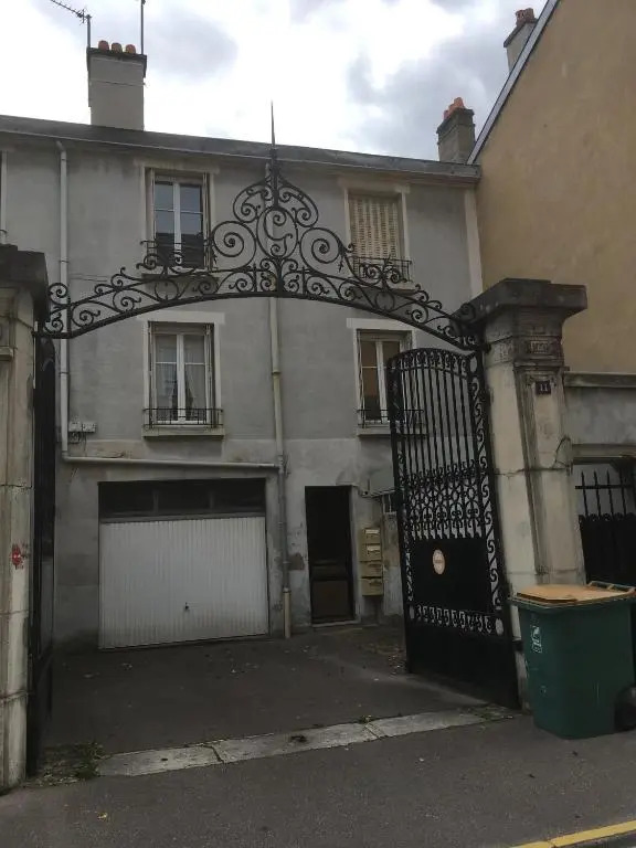 Le Campus Victoria II - Train Station & Isabey St - 75m2
