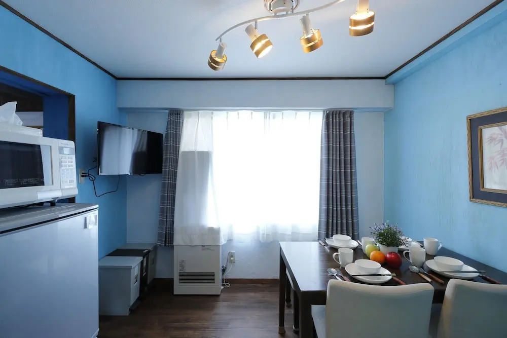 F24-402 Stylish Suite 1min from subway