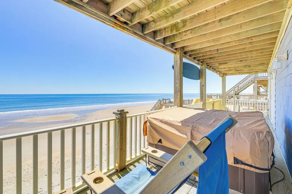 Hot Tub & Decks: North Topsail Beach Home