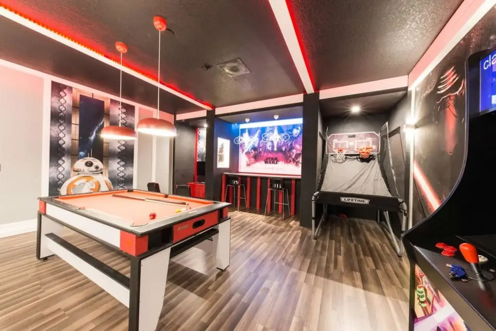 Gorgeous Home with Pool and Game Room CG1680