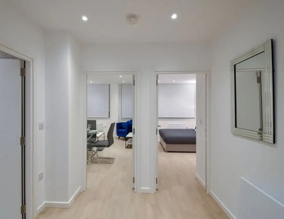 Silbury MK City Apartment With Parking