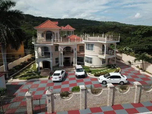 Pinnacle View Estate Tiana Villa