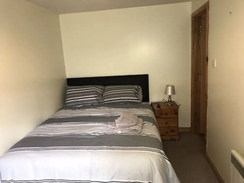 2 Varis Apartments