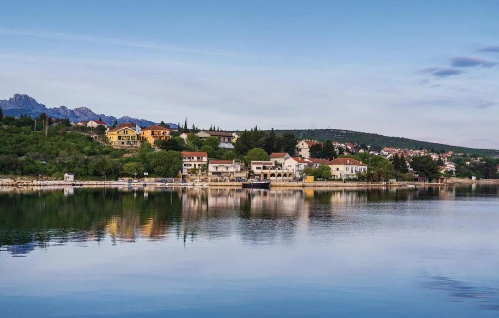 Beautiful Apartment in Maslenica With 3 Bedrooms and Wifi