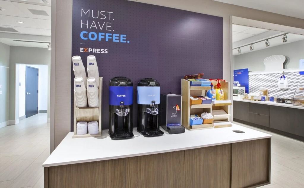 Holiday Inn Express & Suites Okemos - University Area by IHG