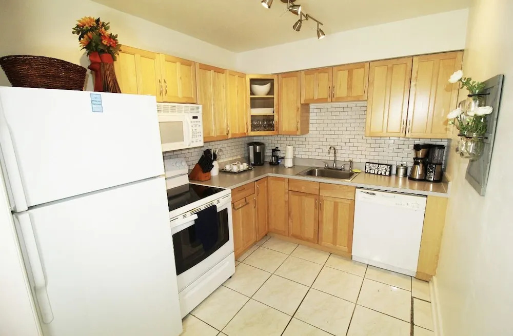 3BR 2BA Coral Terrace House by ASVR-2530