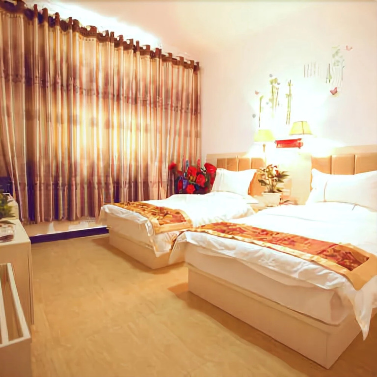 Linglong Yage Holiday Hotel (Lijiang Sanyi International Airport)