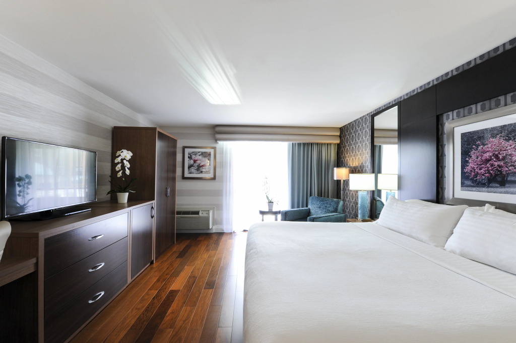 Holiday Inn Niagara Falls-By the Falls by IHG