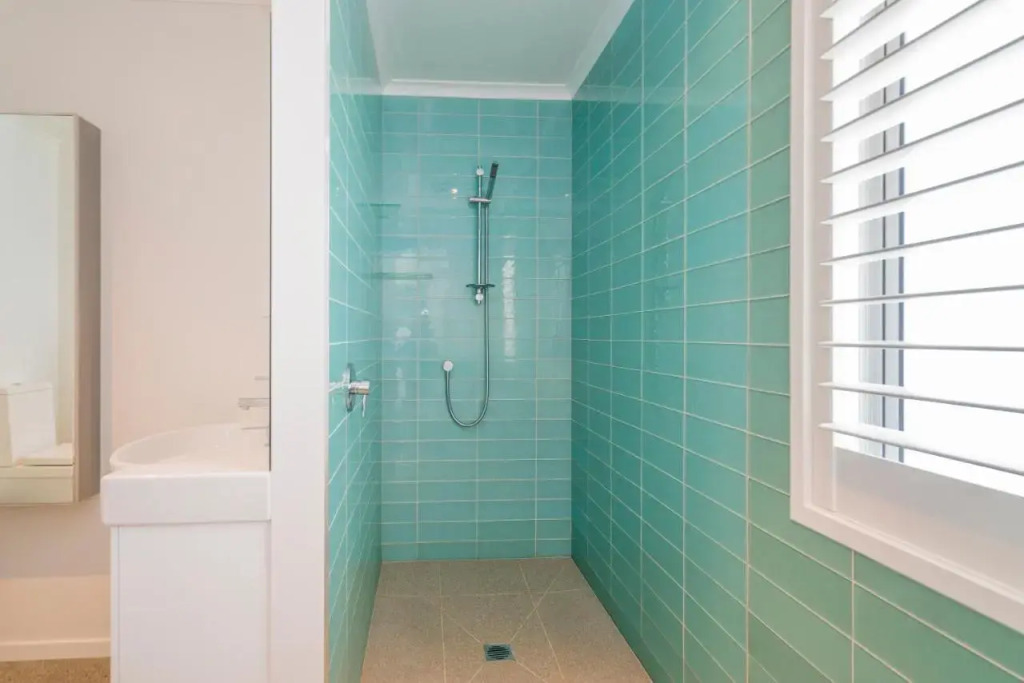 Roses Beach Pad - Matarangi Holiday Home