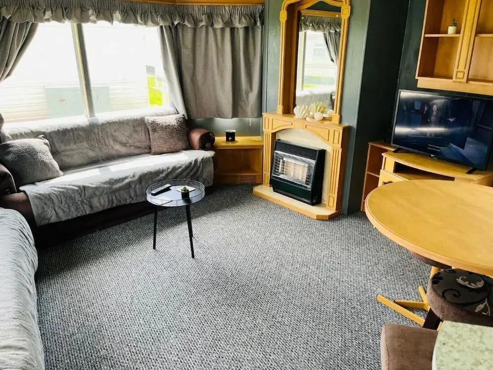 4-bed Seaside Caravan Free Wifi Pet Frie