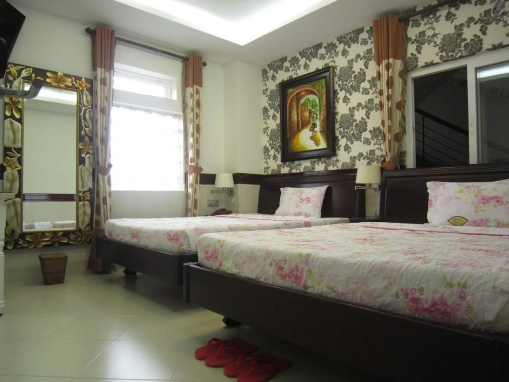 Pink Suite Saigon Airport Hotel