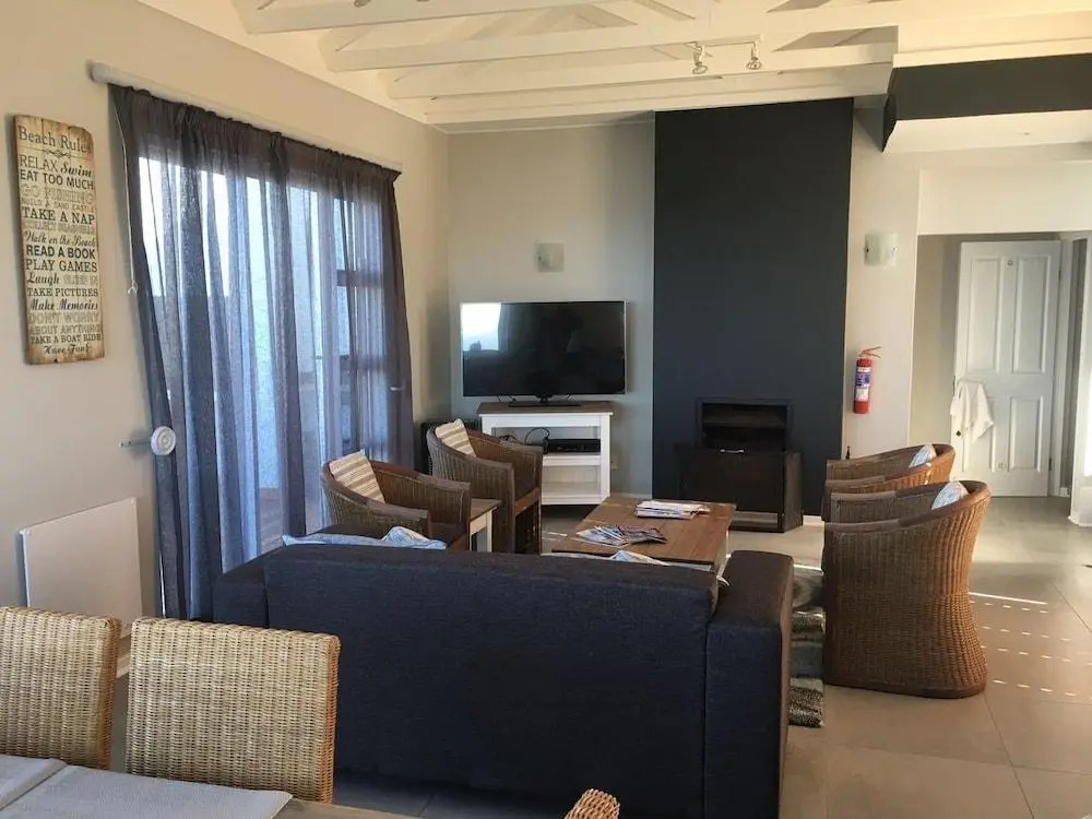 Pinnacle Point Pool Lodge