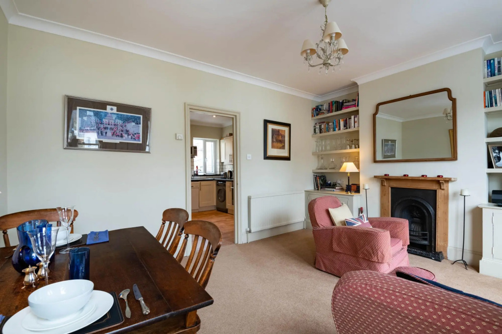 Traditional Fulham Home Close to the River Thames by Underthedoormat
